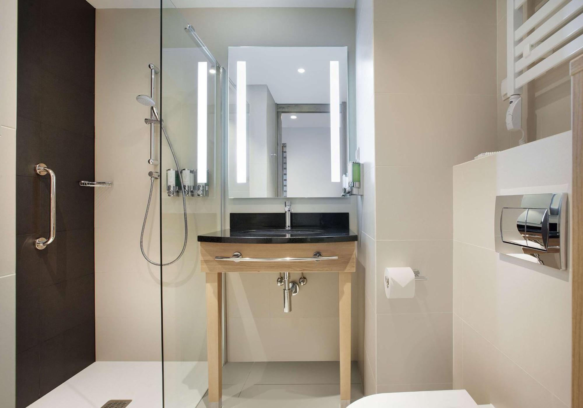 Готель Hampton By Hilton Люблін