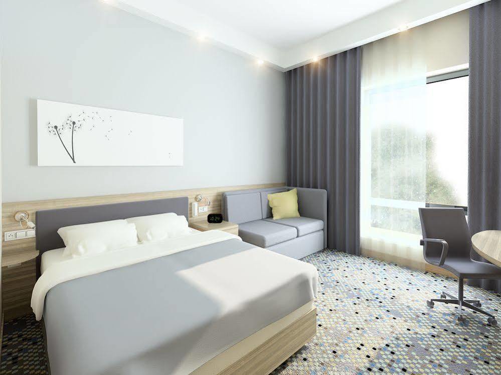 Готель Hampton By Hilton Люблін